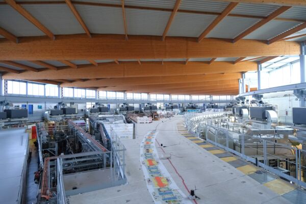 Int&eacute;rieur du Synchrotron SOLEIL.JPG